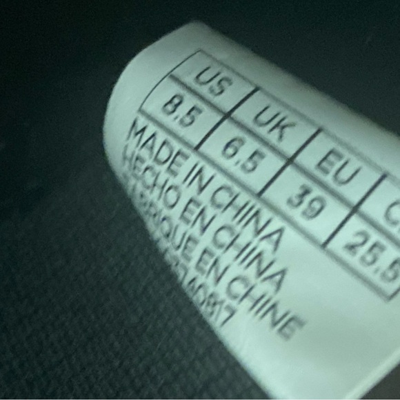 Tom’s Ella Chelsea Boots 8.5W Black Crushed Velvet Slip On Flats - Picture 8 of 8